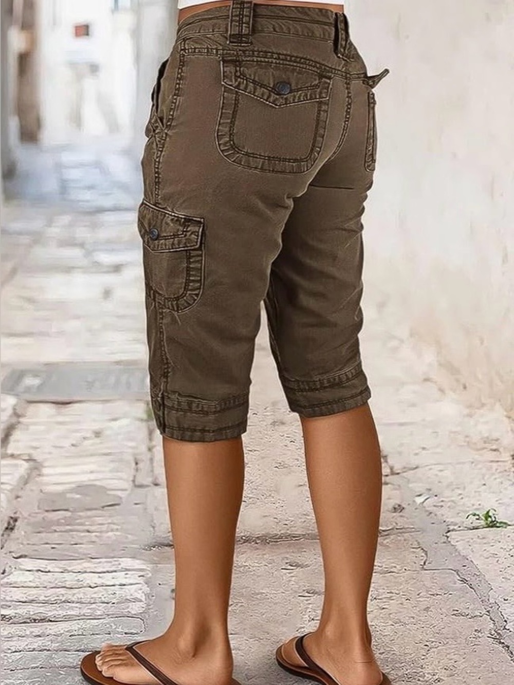 Flamingals Cargo Knee-Length Shorts in Brown Size Medium NWt